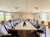 seminar-sviashchennosluzhyteliv-tsentralnoho-okruhu-ukrainy-2026-zustrich.webp apostol-anatolii-budnyk-na-seminari-2026.webp bozhestvenna-sluzhba-pid-chas-seminaru-kyiv-2026.webp uchasnyky-seminaru-tsentralnoho-okruhu-ukrainy.webp spilkuvannia-sviashchennosluzhyteliv-na-seminari-2026.webp